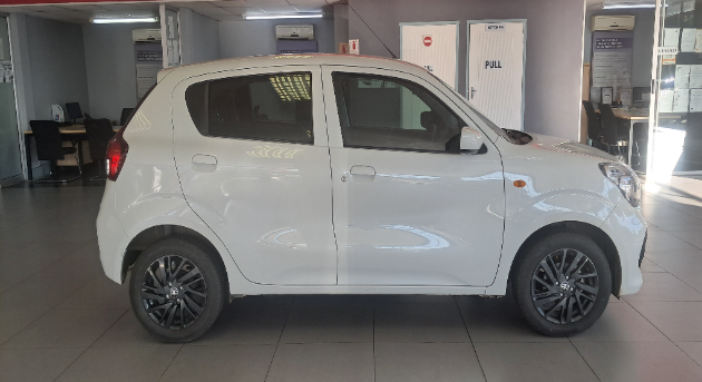 2023 VITZ 1.0 XR