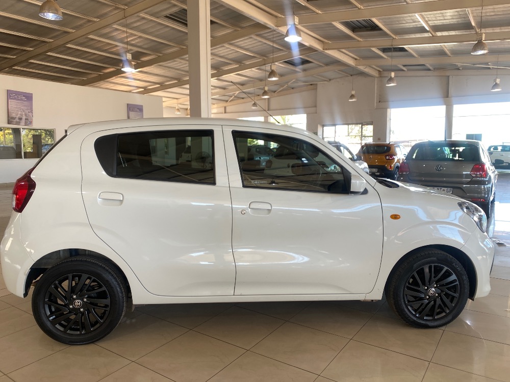 2023 VITZ 1.0 XR AMT