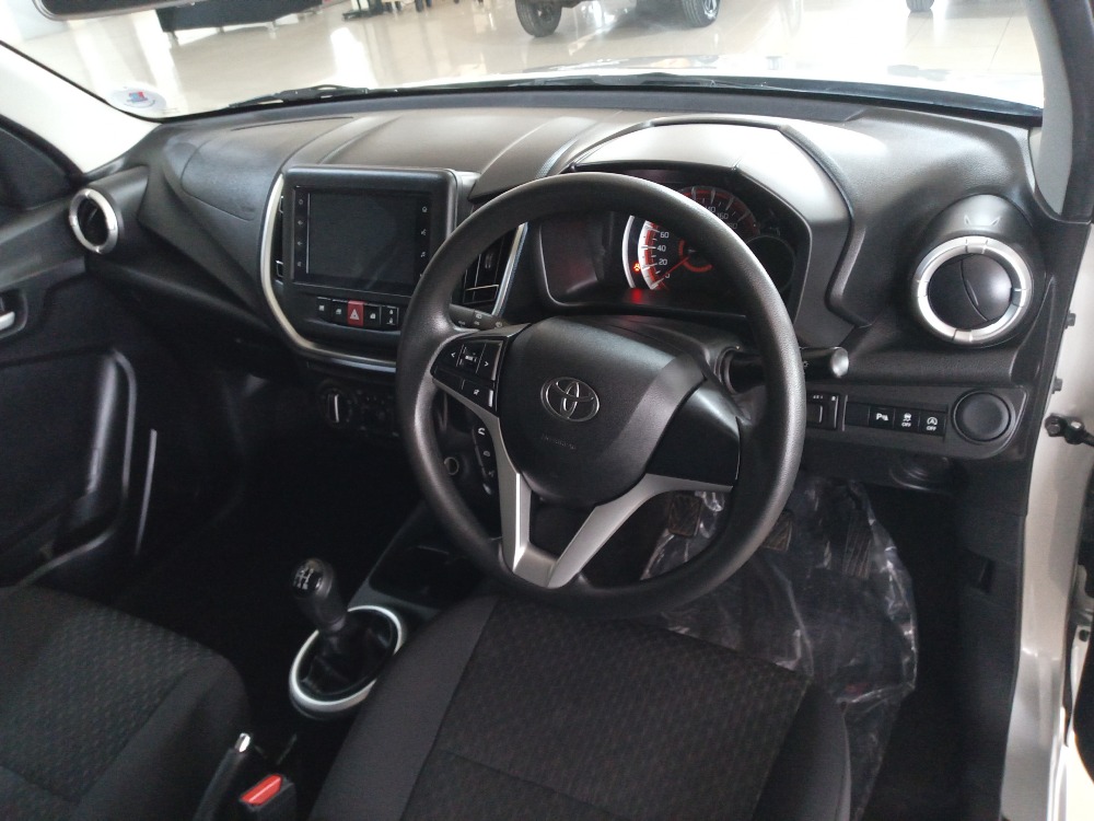 2023 VITZ 1.0 XR