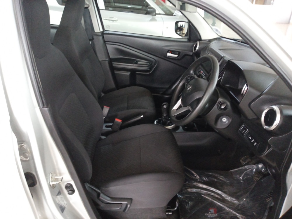 2023 VITZ 1.0 XR