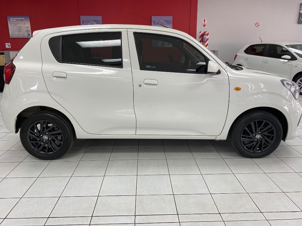 2023 VITZ 1.0 XR