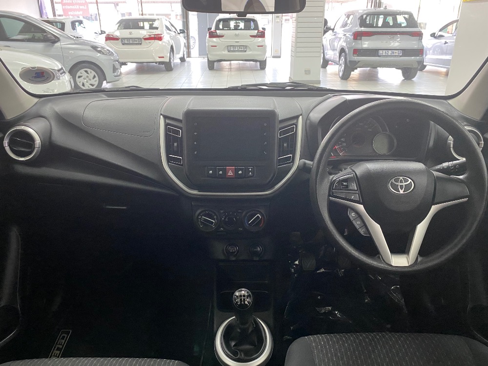 2023 VITZ 1.0 XR