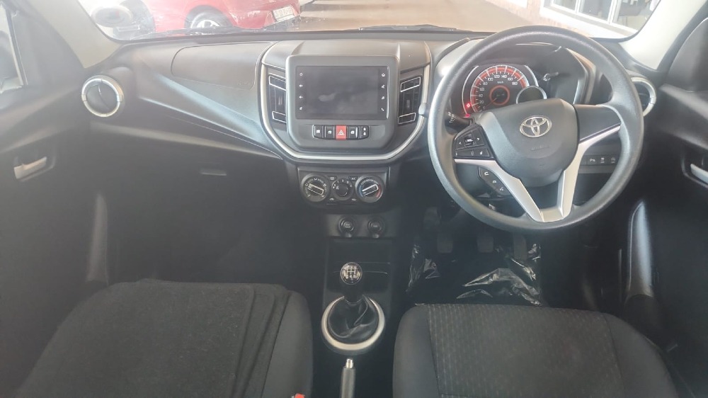 2023 VITZ 1.0 XR