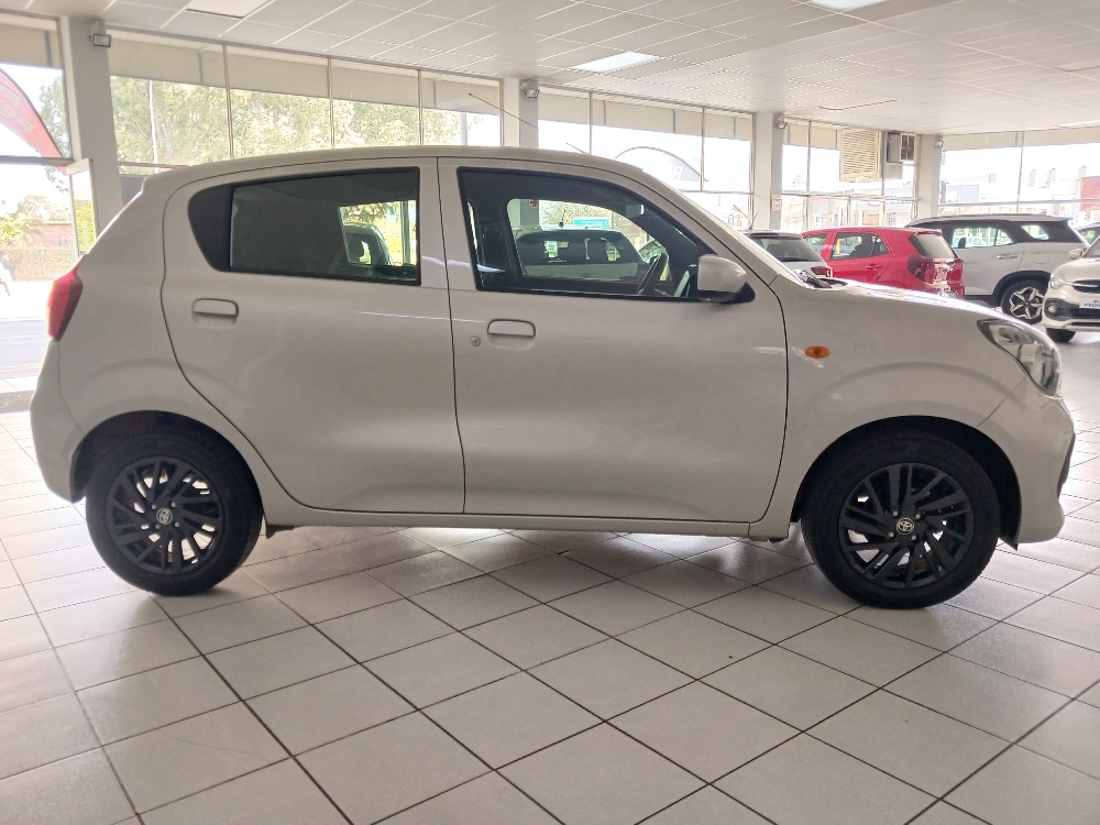 2024 VITZ 1.0 XR