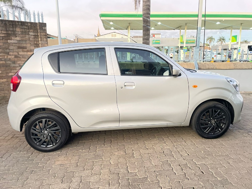 2023 VITZ 1.0 XR AMT