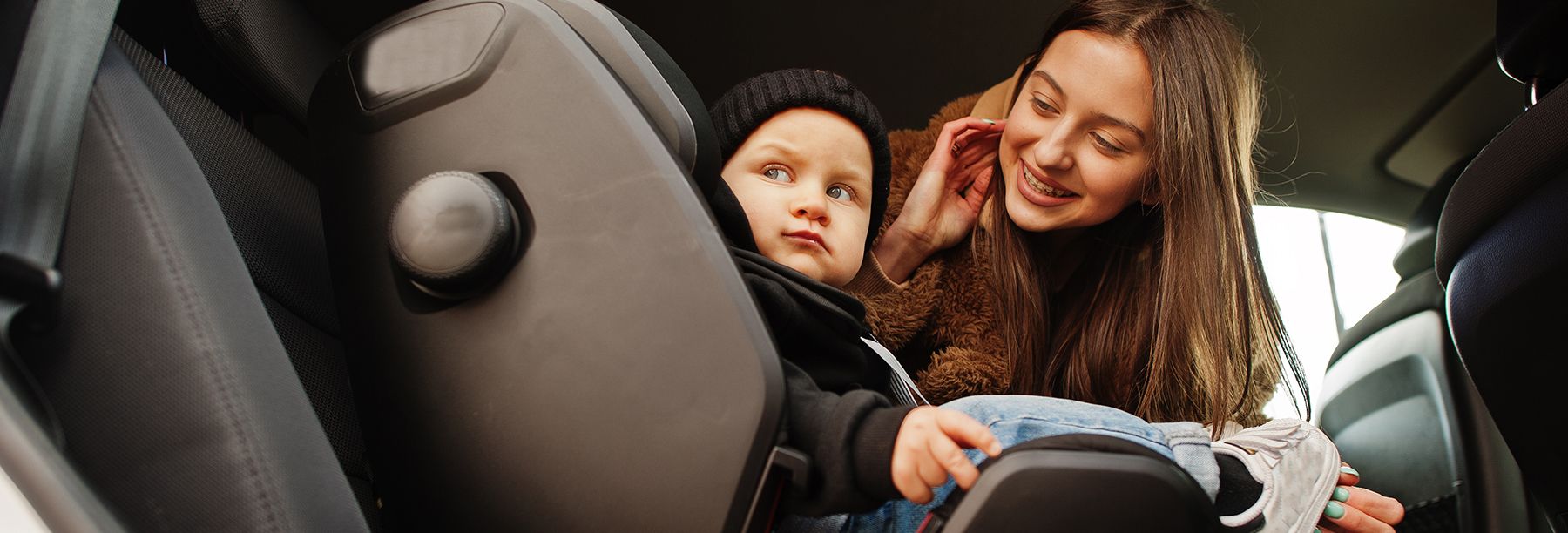 ISOfix Mounting point locations are indicated by symbols on the upholstery of the backrest.